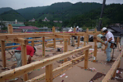step5 木工事・屋根工事・断熱工事 母屋、棟木を設置