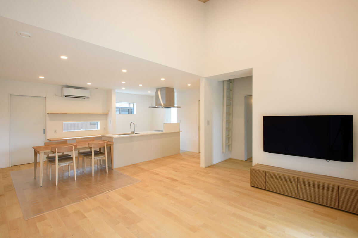 斐川平野に建つ平屋の家